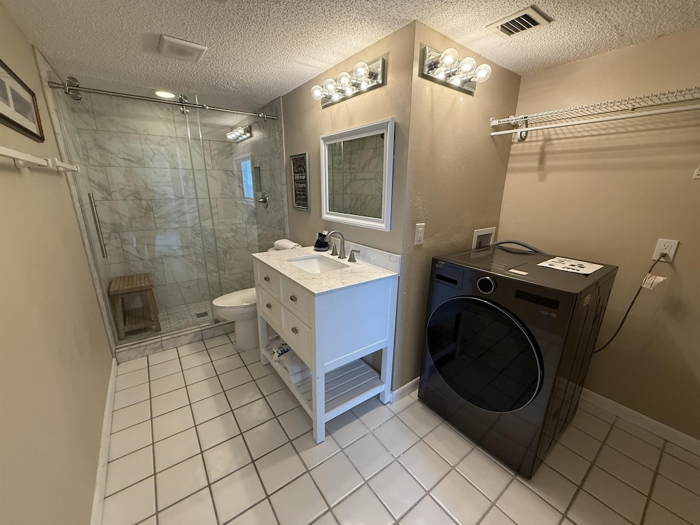 Shoreline Towers 2096 3 Bedroom Condo