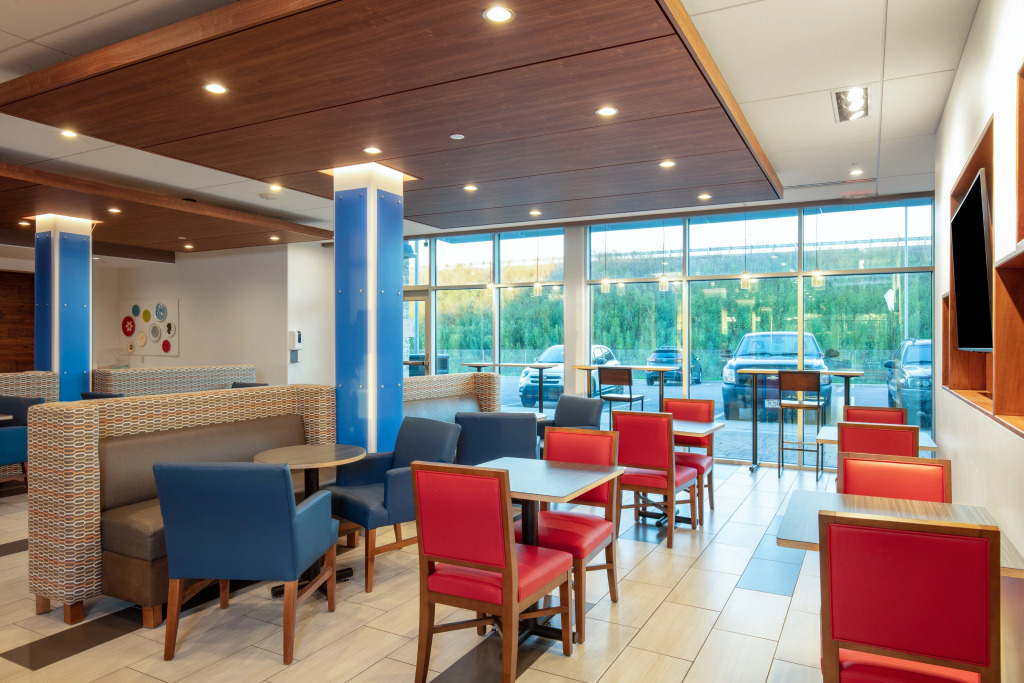 Holiday Inn Express & Suites - Beloit by IHG