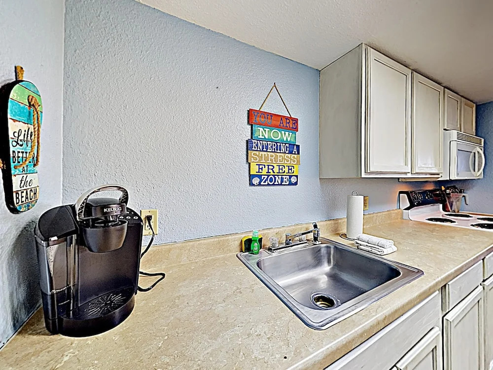 121 Sea Breeze Smooth Sailing - One Bedroom Condo
