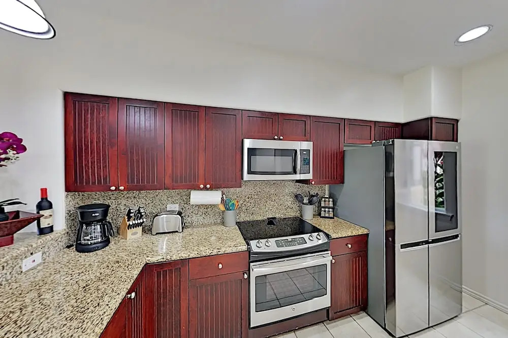 Luxe 2br/2ba - Infinity Pool & Spa - 1 Mile To Bay 2 Bedroom Condo
