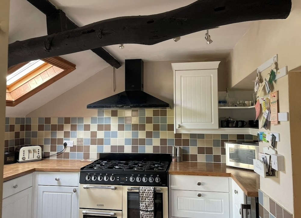 Cosy Daffodil Cottage Getaway