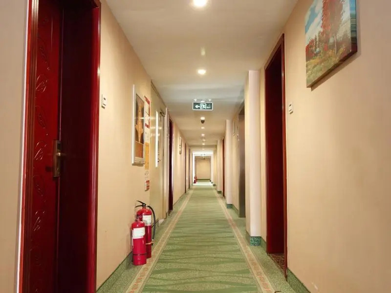 GreenTree Inn Rizhao West Station Suning Plaza