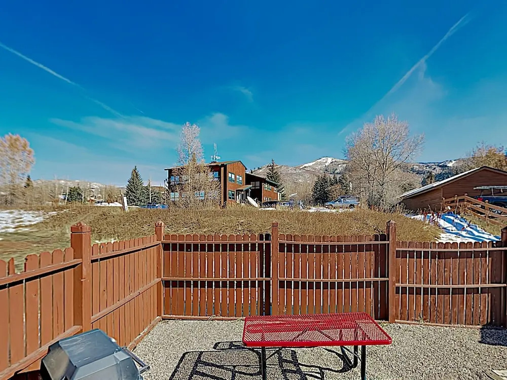 Plush Ski W/ Hot Tub, Pool & Fireplace 2 Bedroom Condo