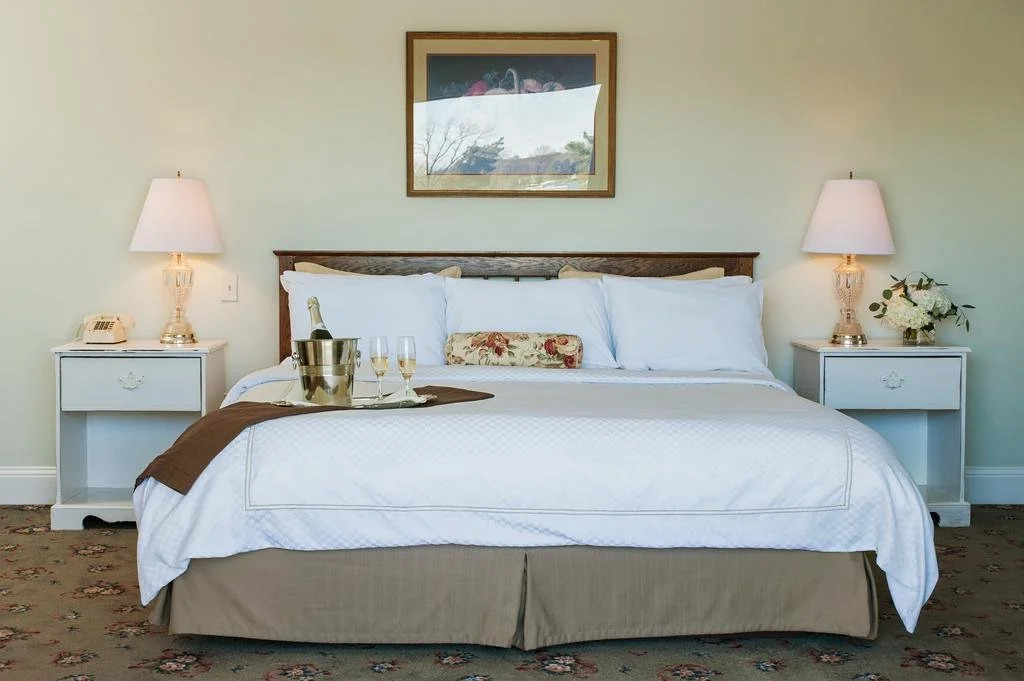The Oaks Waterfront Hotel