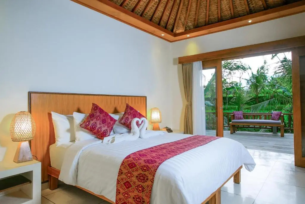 Pesantian Villa and Warung