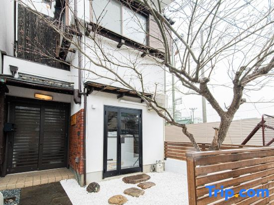 5 minutes from Shijo Omiya Station, in the center of Kyoto, a rental group