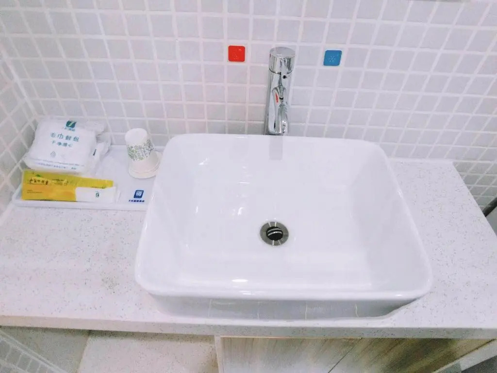 7Days Inn Zhuhai Crocodile Island Bohuang Furniture Baiteng Lake Branch