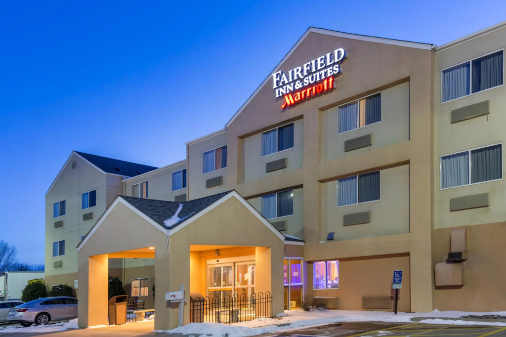 AmericInn by Wyndham St Cloud MN Shopping Area