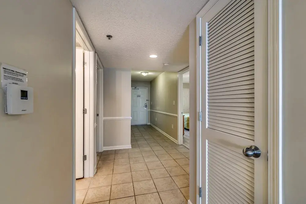 Crescent Shores N - 702