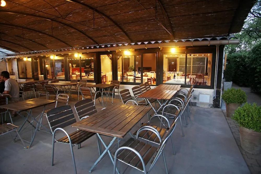 Logis Hotel Restaurant L Auberge Cigaloise