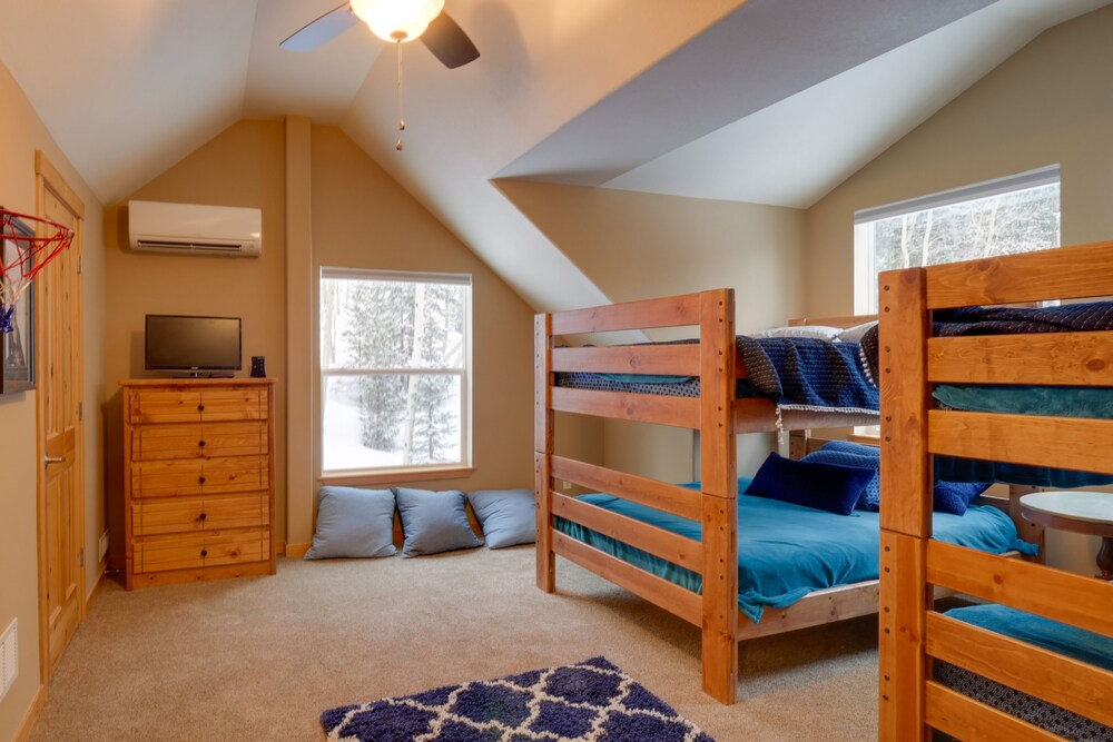 Mountain Cabin: 15 Mi to Breckenridge Ski Resort!