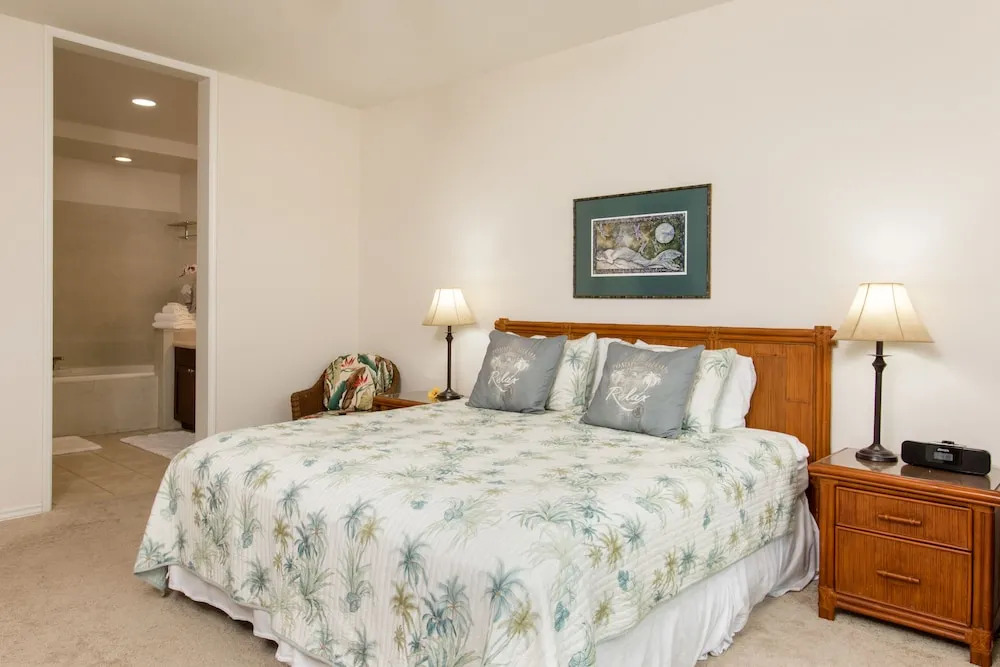 Luxe 2br/2ba - Infinity Pool & Spa - 1 Mile To Bay 2 Bedroom Condo