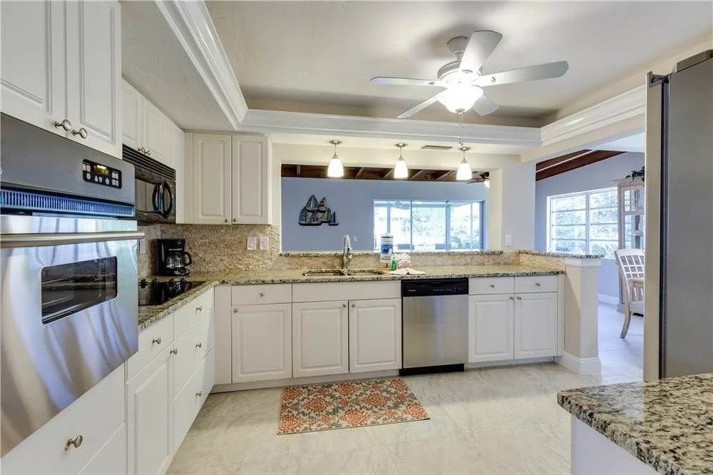 Cutlass Cove Renovated 4Br on Deep Water Canal by RedAwning