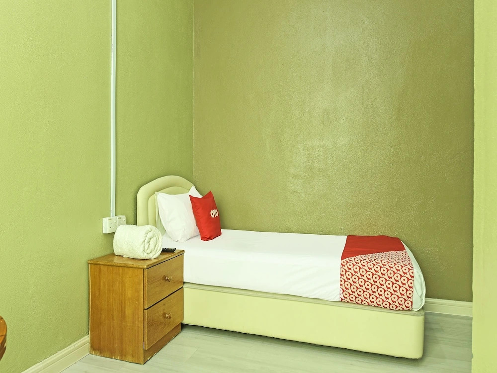 Oyo 90639 Hotel Azimah