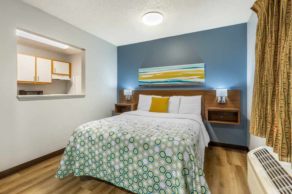 HomeTowne Studios & Suites by Red Roof Greensboro