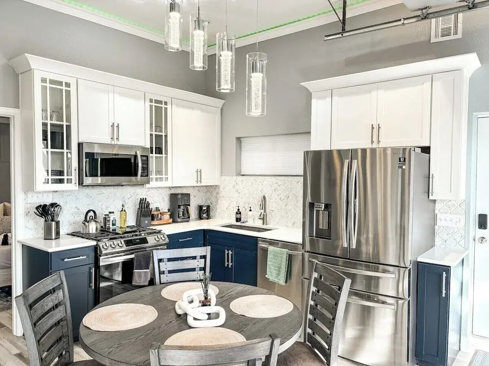 2201 W Colorado
