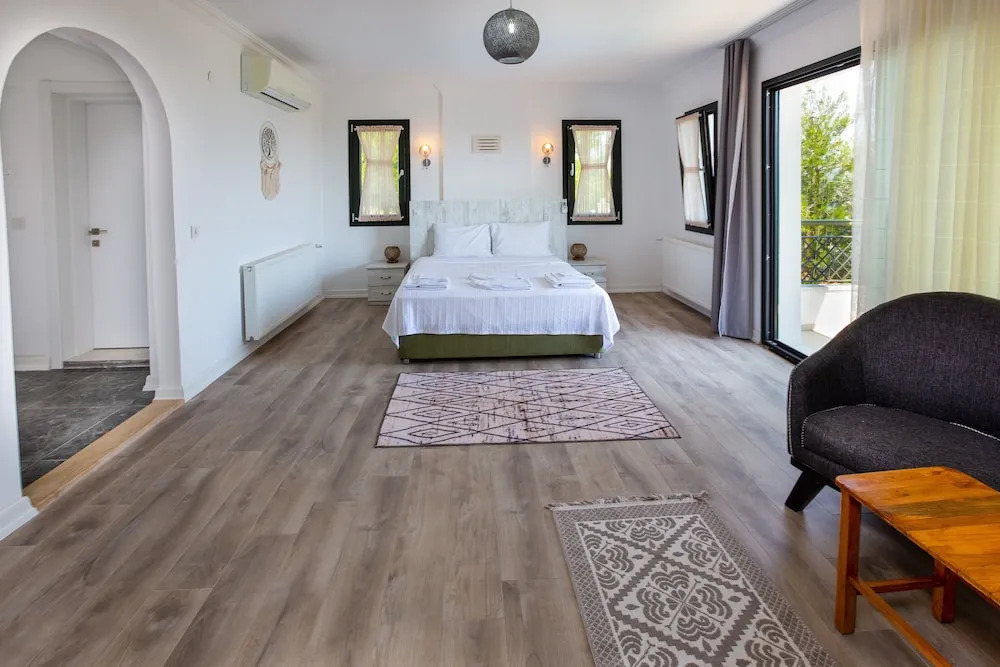Beacon Hill Suites