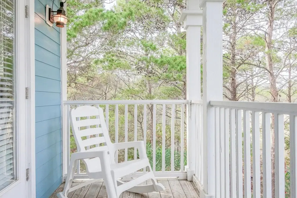 Pet Friendly - 2 Community Pools - Modern Beach House Charm