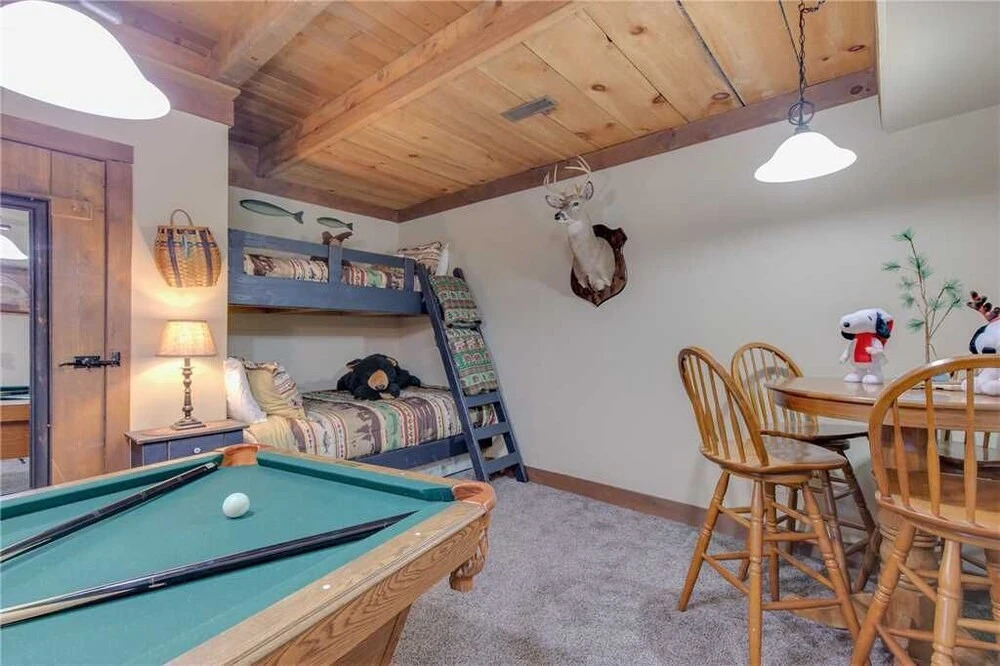 Blessed Beyond Measure, 2 Bedrooms, Hot Tub, WiFi, Pool Table, Sleeps 7