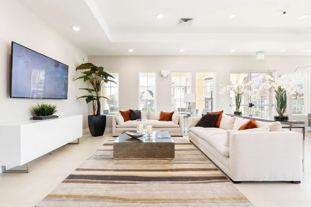 4 BR 4 BA | Full Kitchen