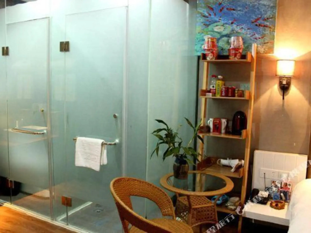 Yiwu Qingtao E-sports Hotel