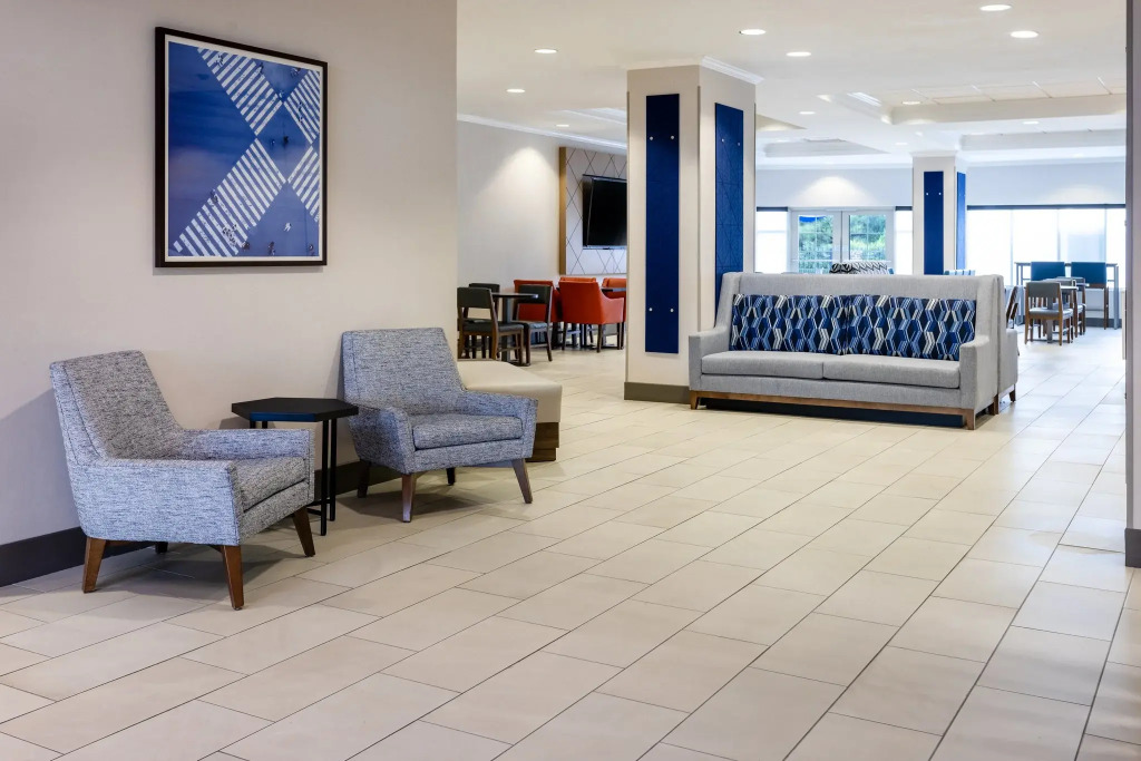Holiday Inn Express & Suites Columbus at Northlake by IHG