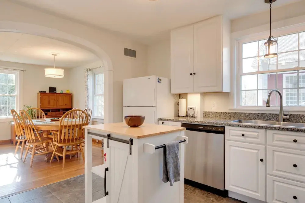 Walk to Village! Family-Friendly Gem in East Burke