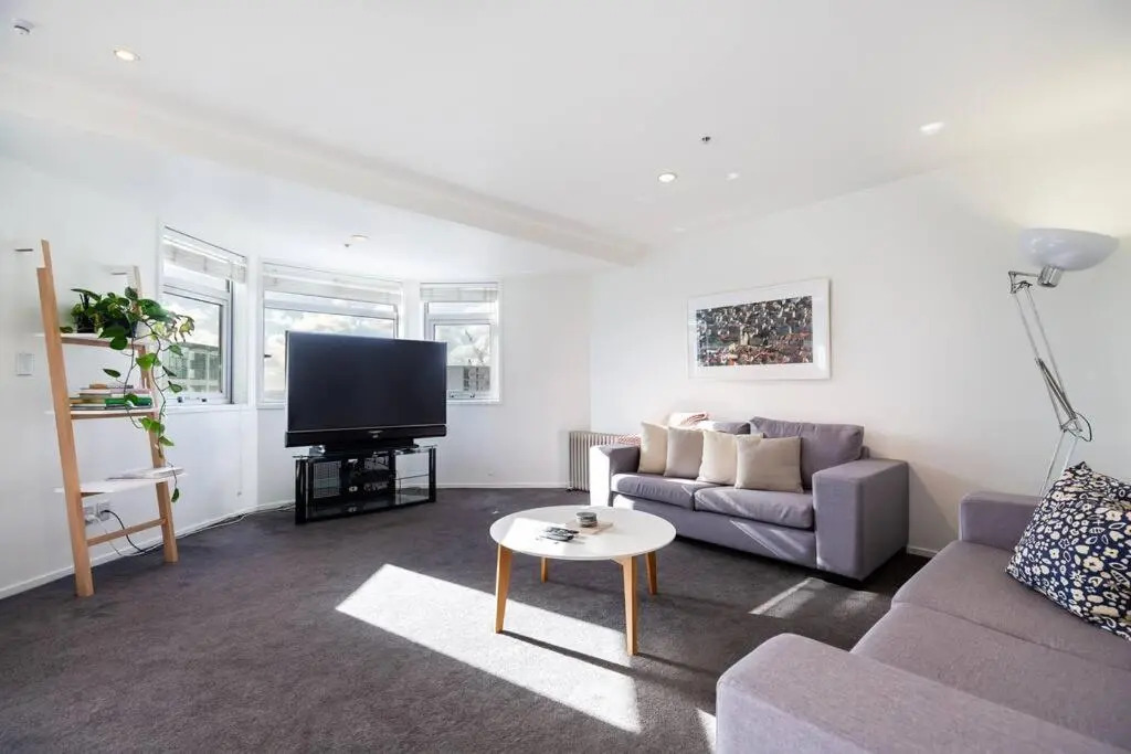 Stunning Three Bedroom Home Near Sky Tower