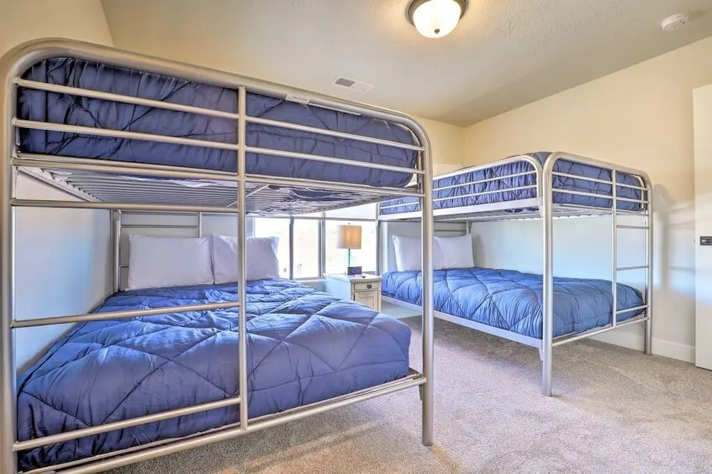 Luxurious End Unit W/ Pool, Hot Tub & Firepit 3 Bedroom Condo