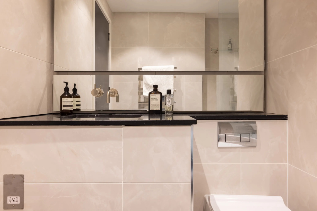 Contemporary One Bedroom Apartment - Borough