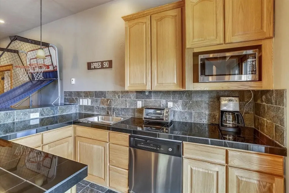 Swift Getaway 5 Bedroom Home by Redawning