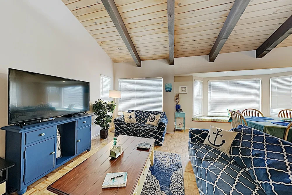 Airy Beach W/ Ocean Views, Balcony & Patio 3 Bedroom Home