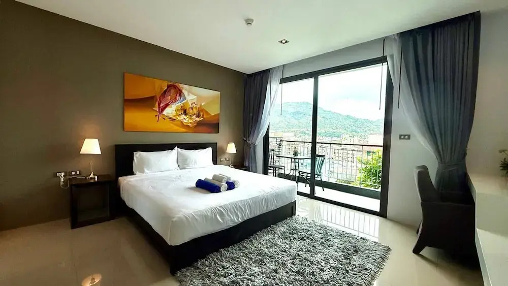 Emerald 307 - Studio With Balcony and Shared Pool