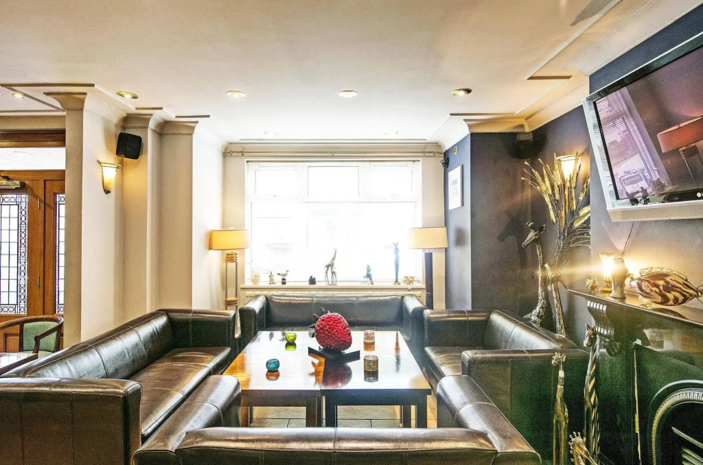 Dolphin Rooms