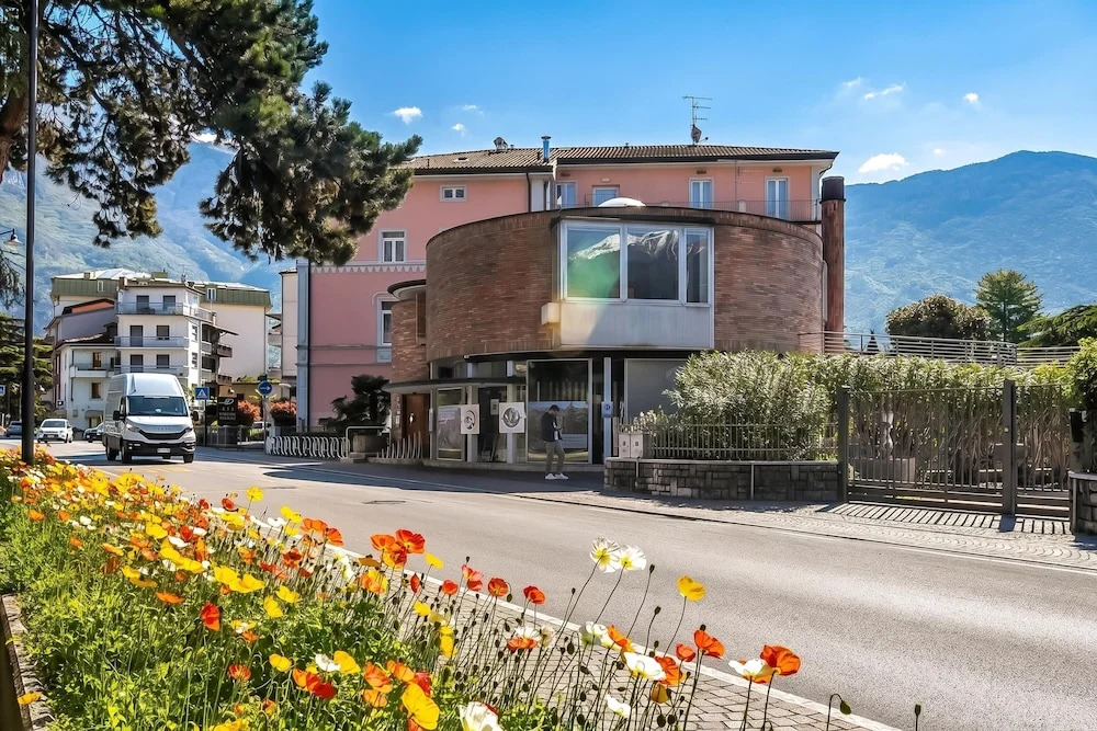 The Arco Round House