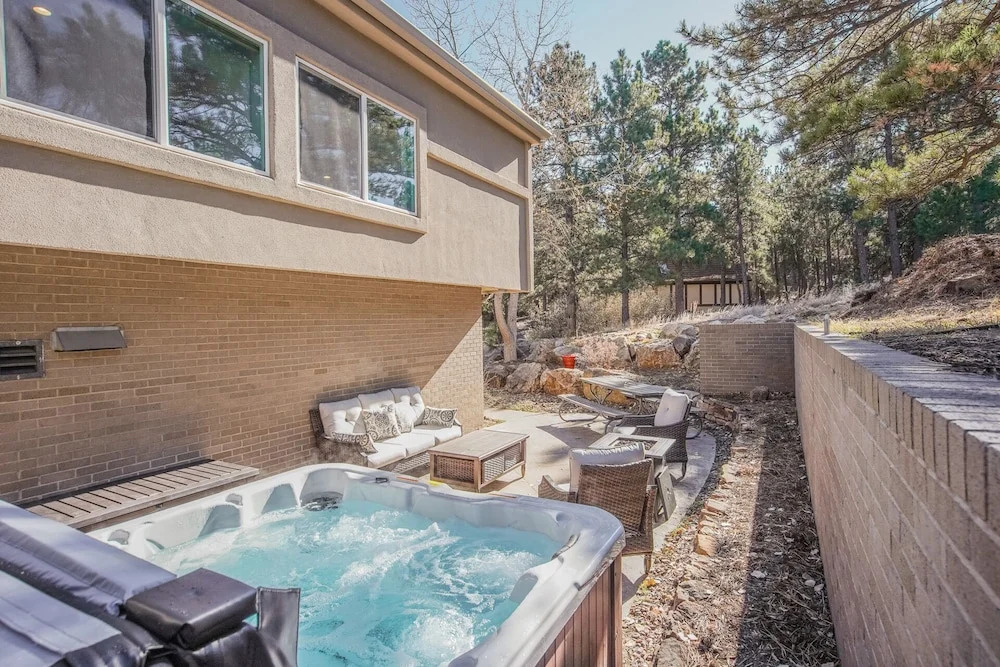 Verdant Oasisluxury, Traveler's Home W/hottub!