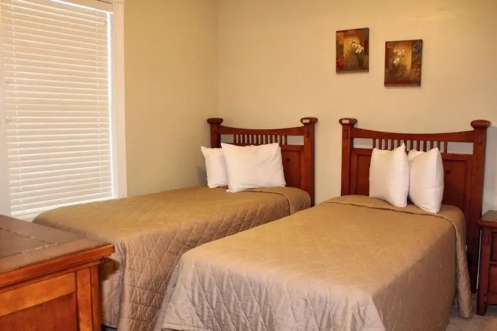 Magnolia Pointe 204 4879 2 Br condo by RedAwning