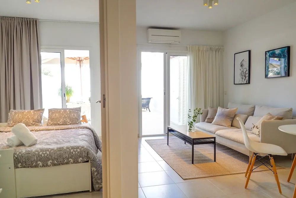 San Sebastian Apartment With Patio by Hello Apartments Sitges