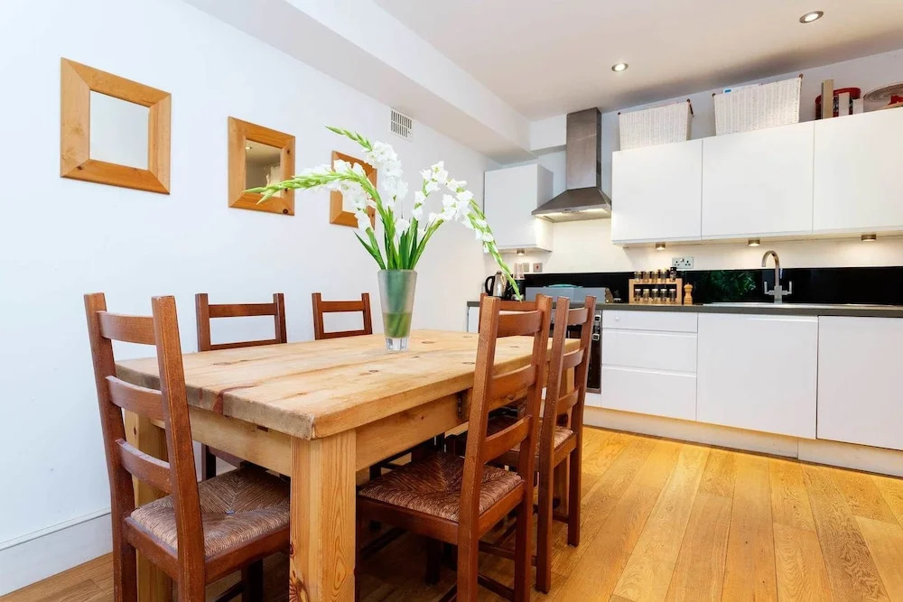 Stanlake Villas Garden Flat
