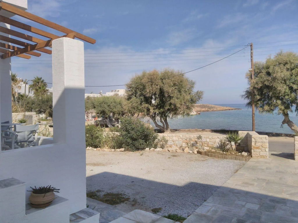 Roussos Beach Hotel
