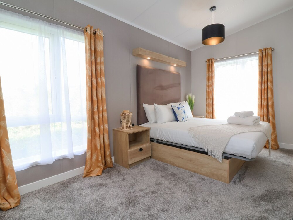 16 Manleigh Park