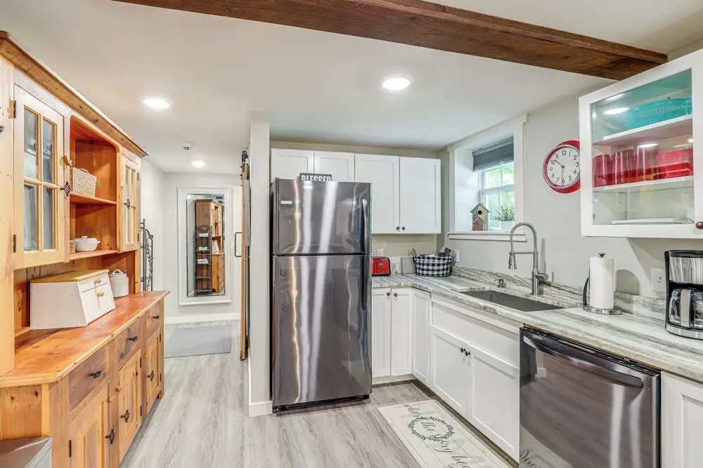 Walk to Downtown Weaverville: Quiet Apartment