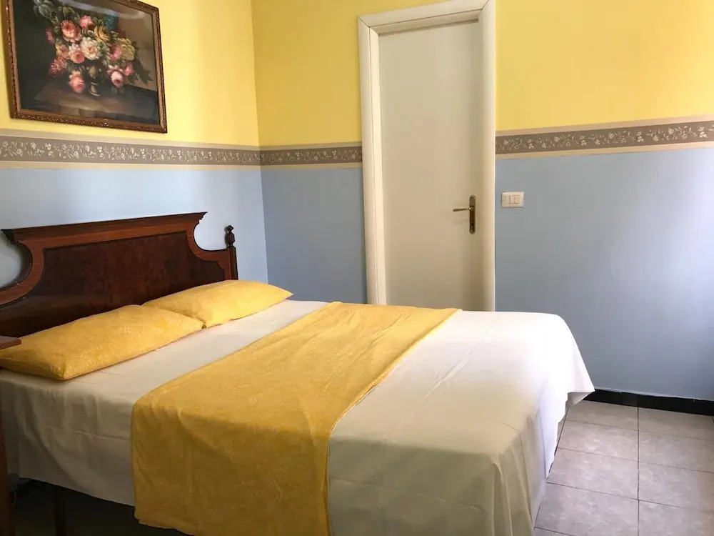 Moon Bay House Rome