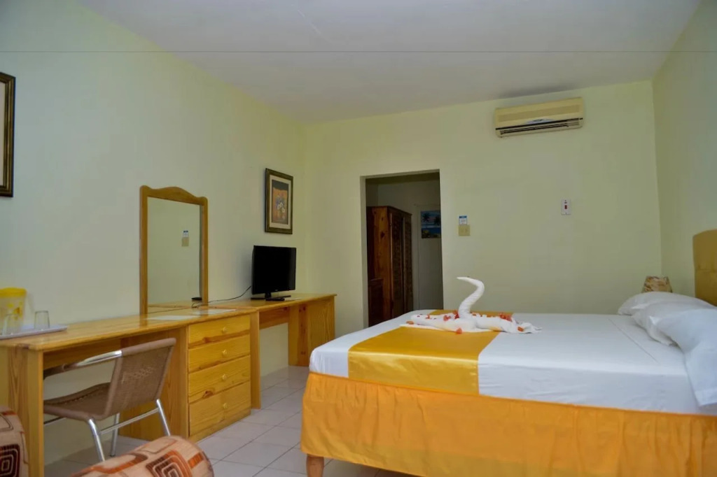 Fun Holiday Beach Hotel