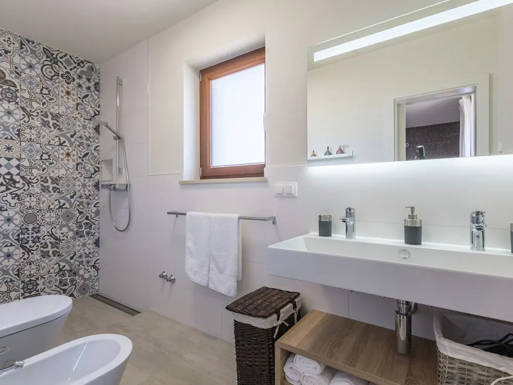 Seaside Villa With Swimming Pool in Funtana