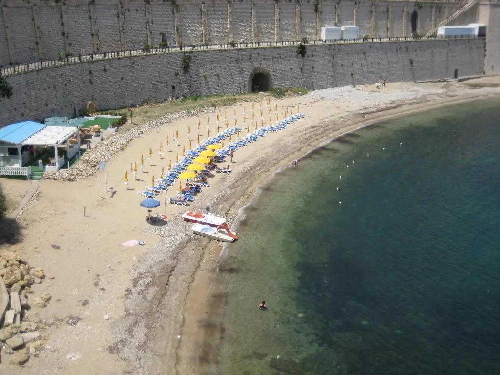 VILLA con giardino a 5 min dal mare