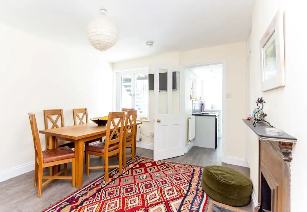 Beautiful 2-bedroom Flat in a Victorian House