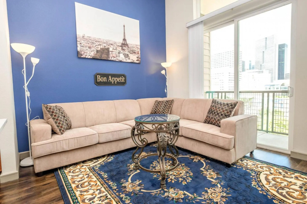 Bright Parisian Penthouse Suite in Houston