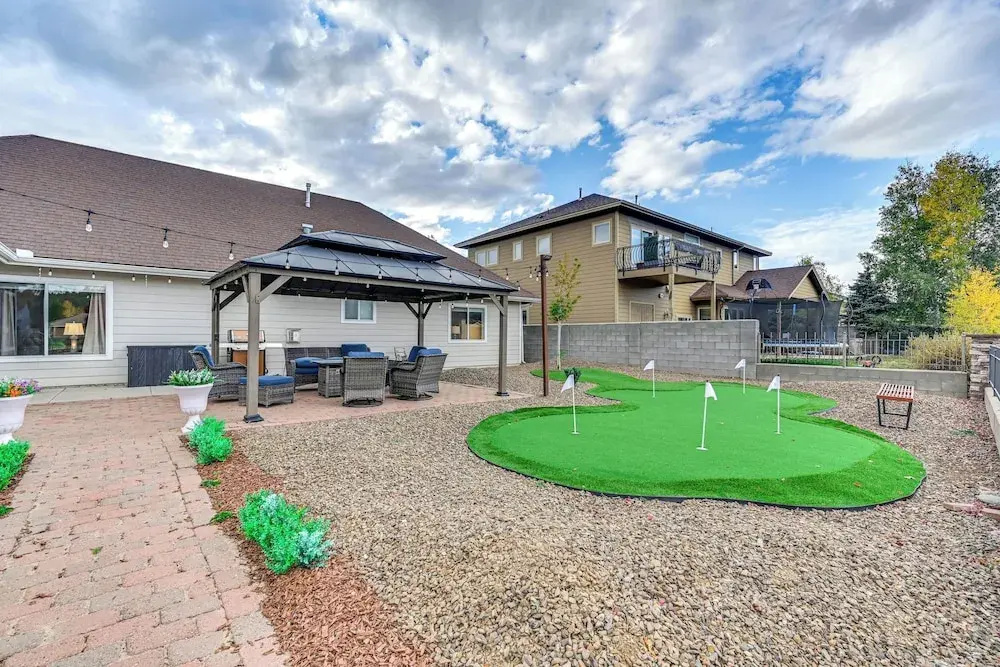 12 Mi to Flagstaff: Pet-friendly Home w/ Sunroom!