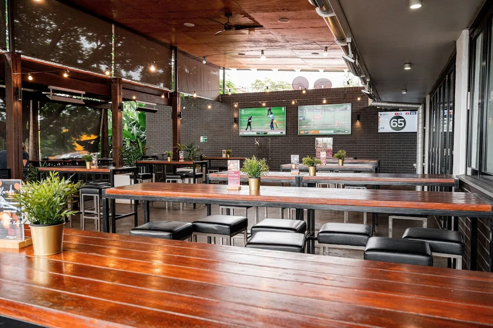 Browns Plains Hotel